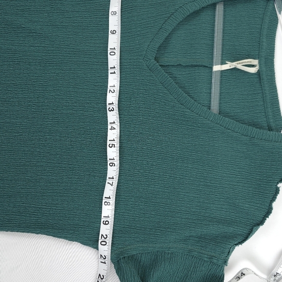 Anthropologie Willa Textured Crinkled V-Neck Top in Blue/Green XS - Picture 4 of 8
